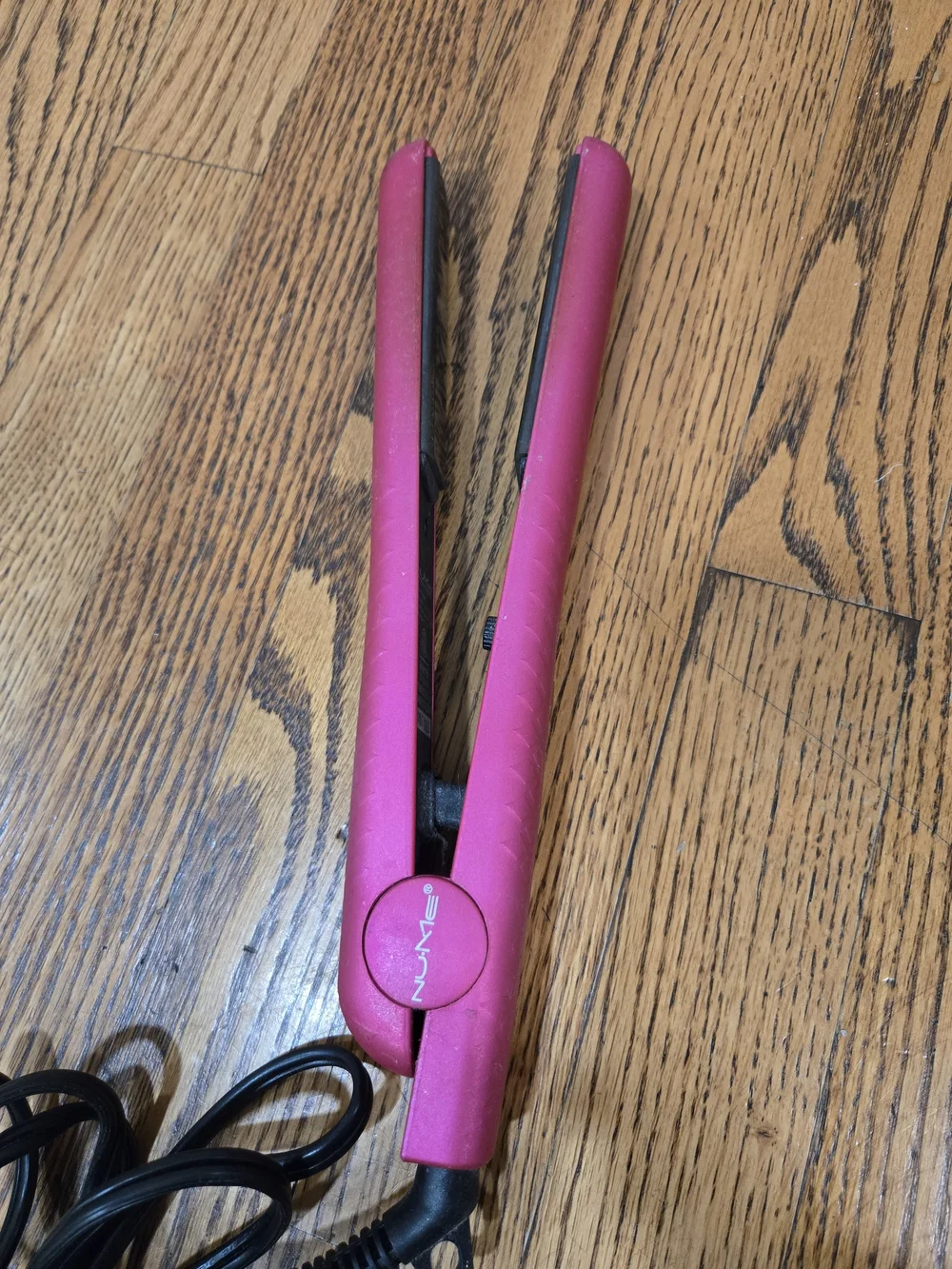 NuMe Hair Straightner